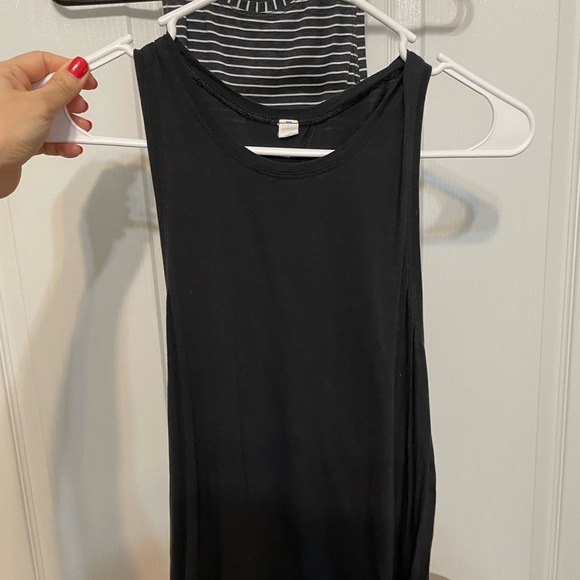 SOLD!!!2 pieces Excellent condition Lululemon “All Tied Up” tank, size 6. - Picture 5 of 9